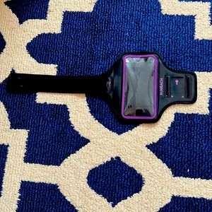 A purple phone holder for running that fits iPhone 6, 7, and 8